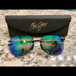 Maui Jim Hema. Gloss black frame. Grey lenses with Maui green mirror.